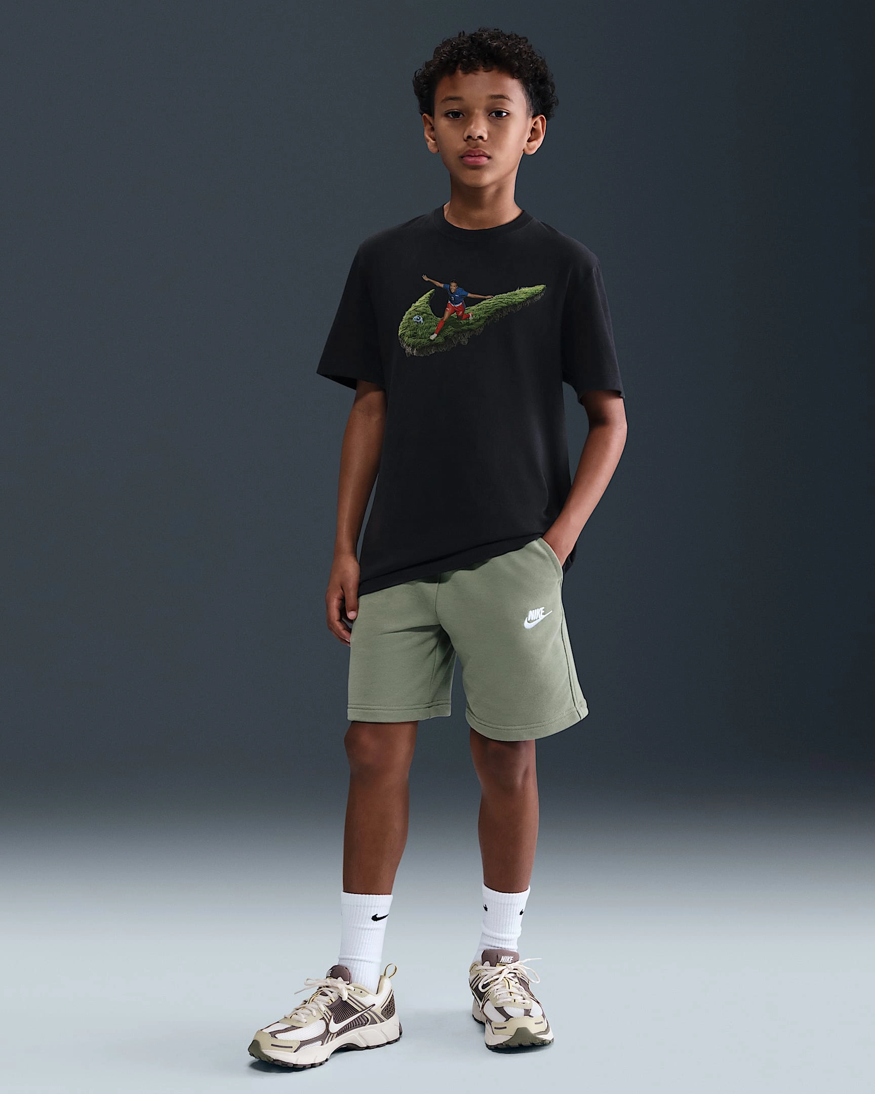 Caitlin Clark: Så Vind! Nike Basketball T-shirt til store børn - Kampklar i stil og sejr!