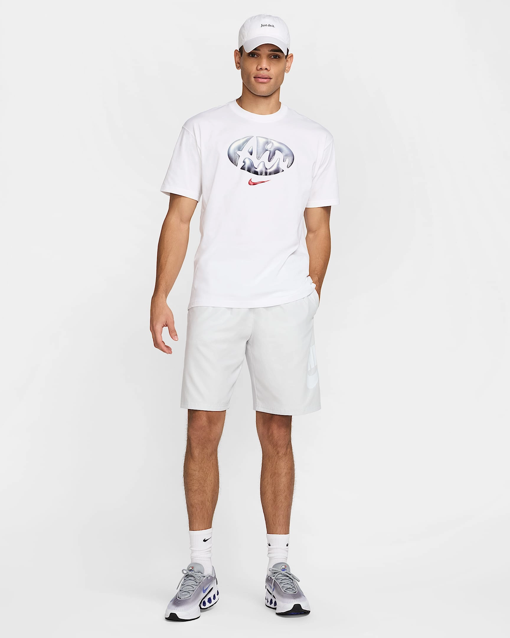 Nike Max90 T-Shirt til mænd: Klassisk stil, uovertruffen komfort. Gør dit look komplet!